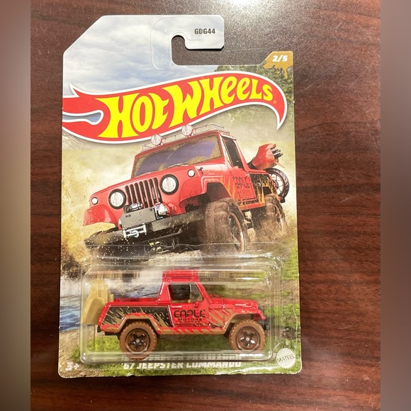 HOT WHEELS '67 JEEPSTER COMMANDO OFF ROAD MUD RUNNERS 2/5 - Picture 1 of 4